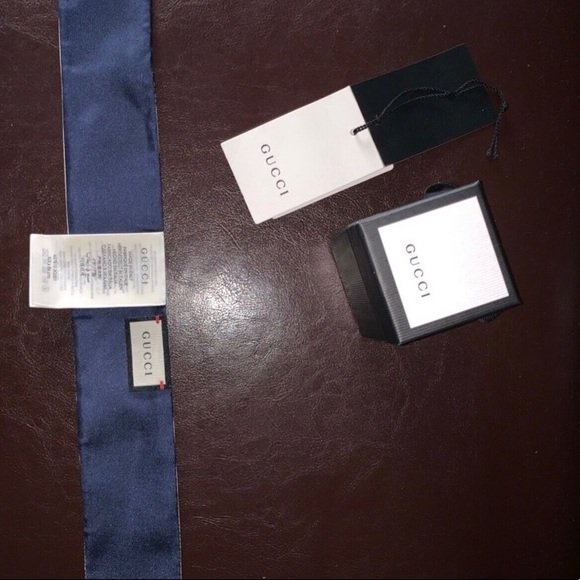 Authentic Gucci neck bow / edge scarf - Picture 3 of 4